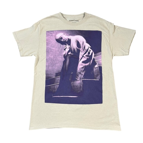 Ariana Grande Sweetener World Tour T-Shirt 2019 Concert Size Medium Double Sided - Picture 1 of 8
